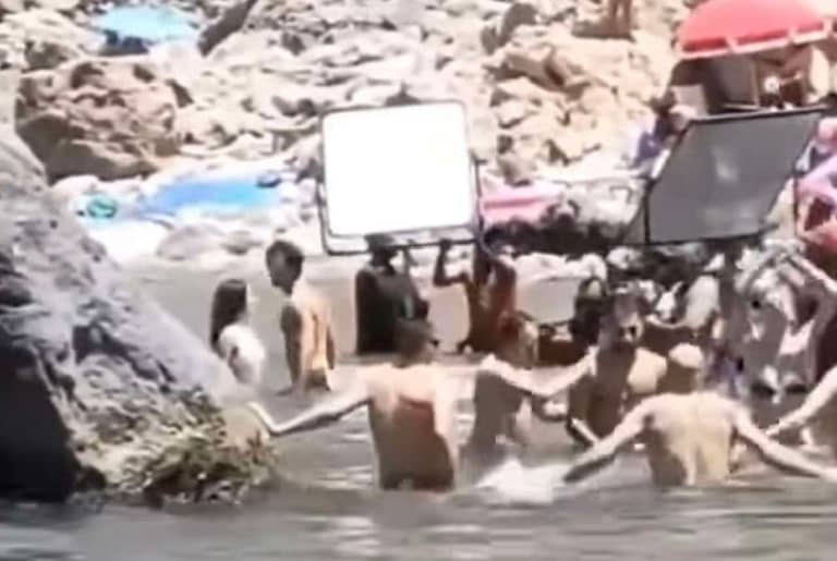 रणबीर कपूर स्पेन में हुए शर्टलेस, श्रद्धा कपूर संग नदी में करते दिखे नई फिल्म की शूटिंग