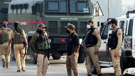जम्मू-कश्मीर: श्रीनगर-बारामुला में आतंकवादी गिरफ्तार